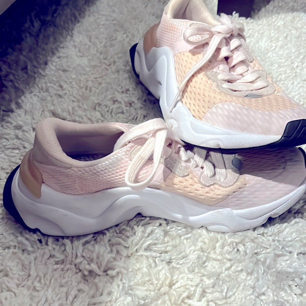 Baby pink Sorel athleisure sneaker!